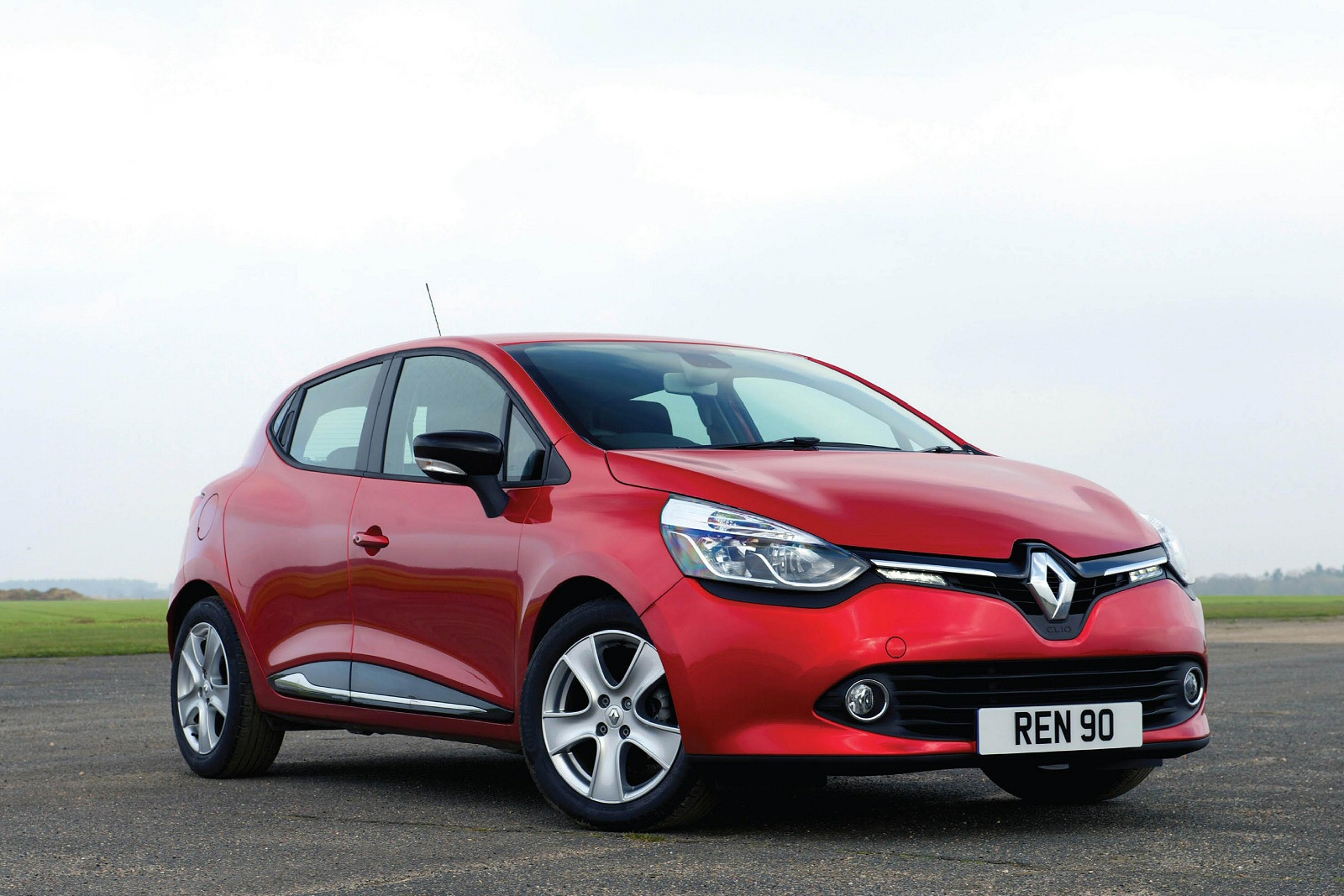 Used Renault Clio (2013 - 2016) + Guide - Image 1