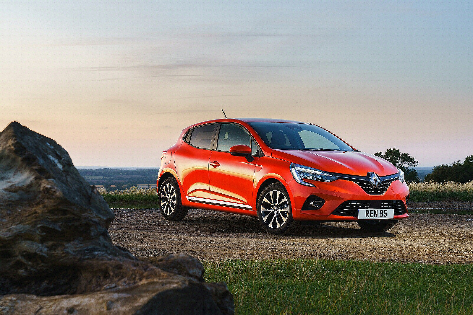 Used Renault Clio (2019 - 2023) + Guide - Image 1