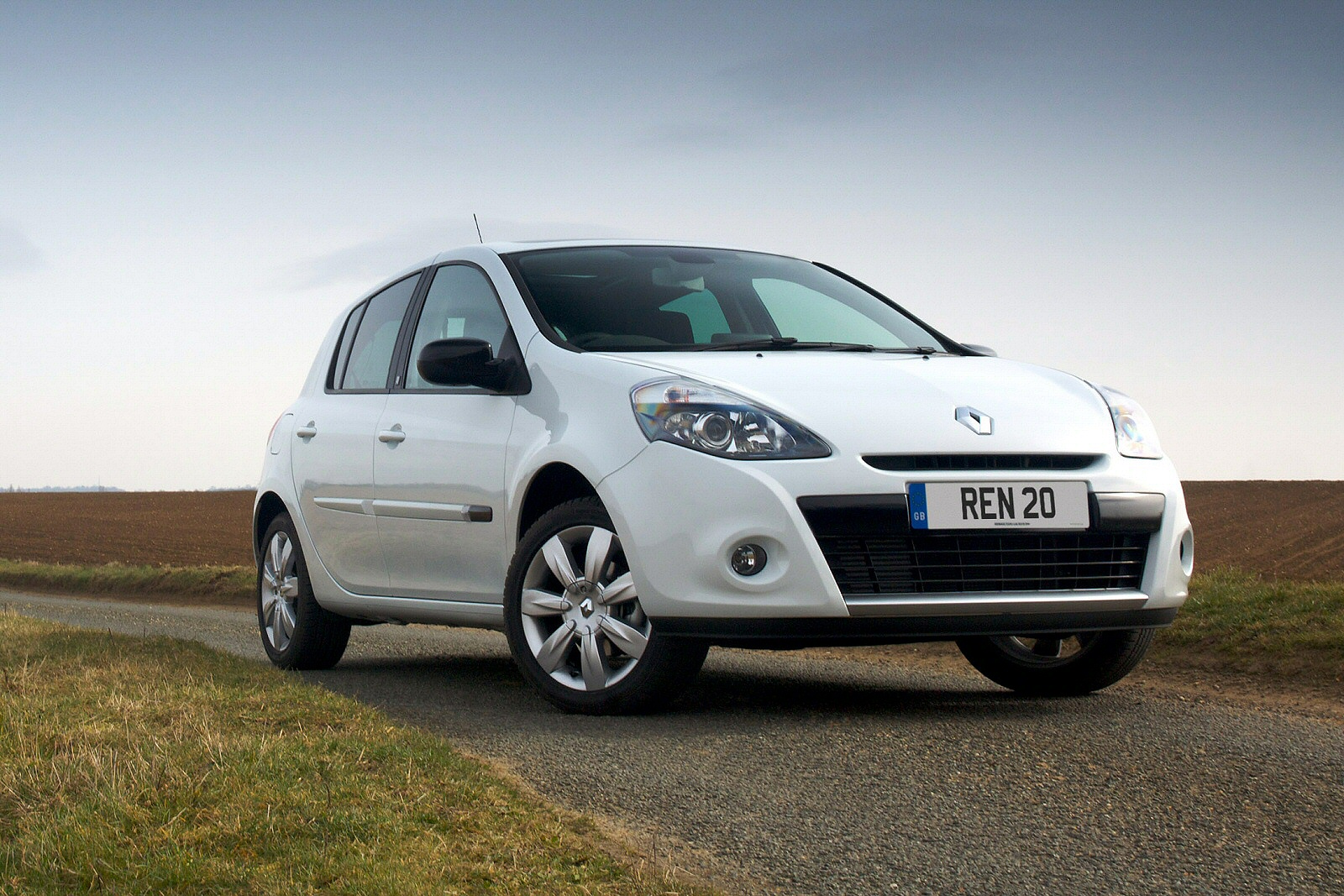 Used Renault Clio III (2009 - 2012) + Guide - Image 1