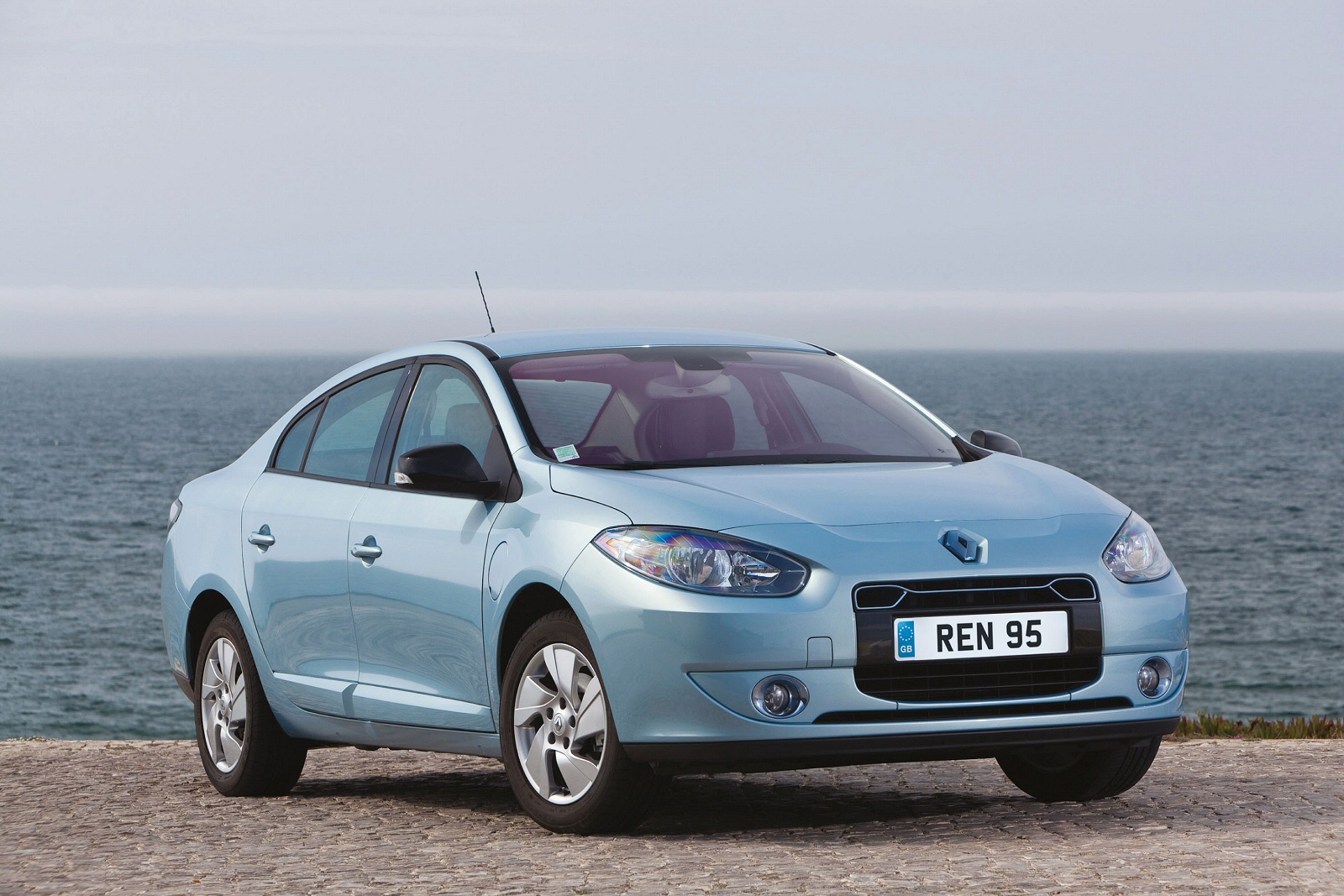 Used Renault Fluence Z.E. (2012 - 2014) + Guide - Image 1