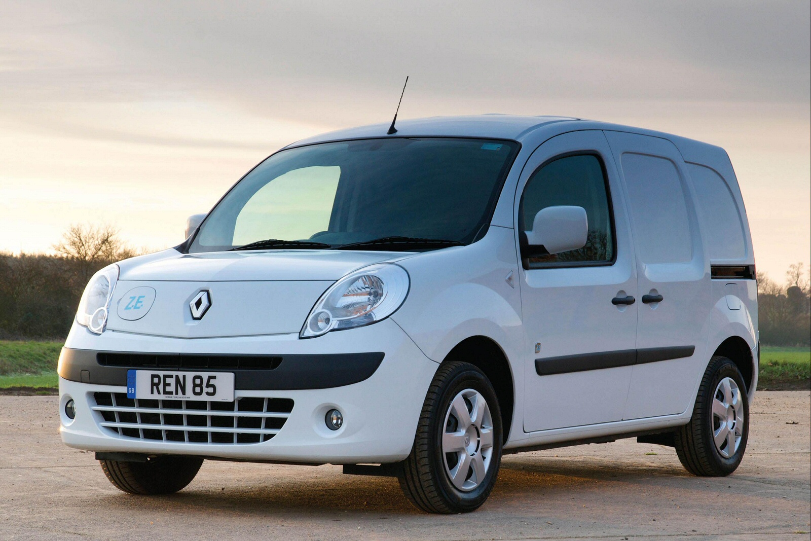 Used Renault Kangoo Z.E. Van (2011 - 2013) + Guide - Image 1