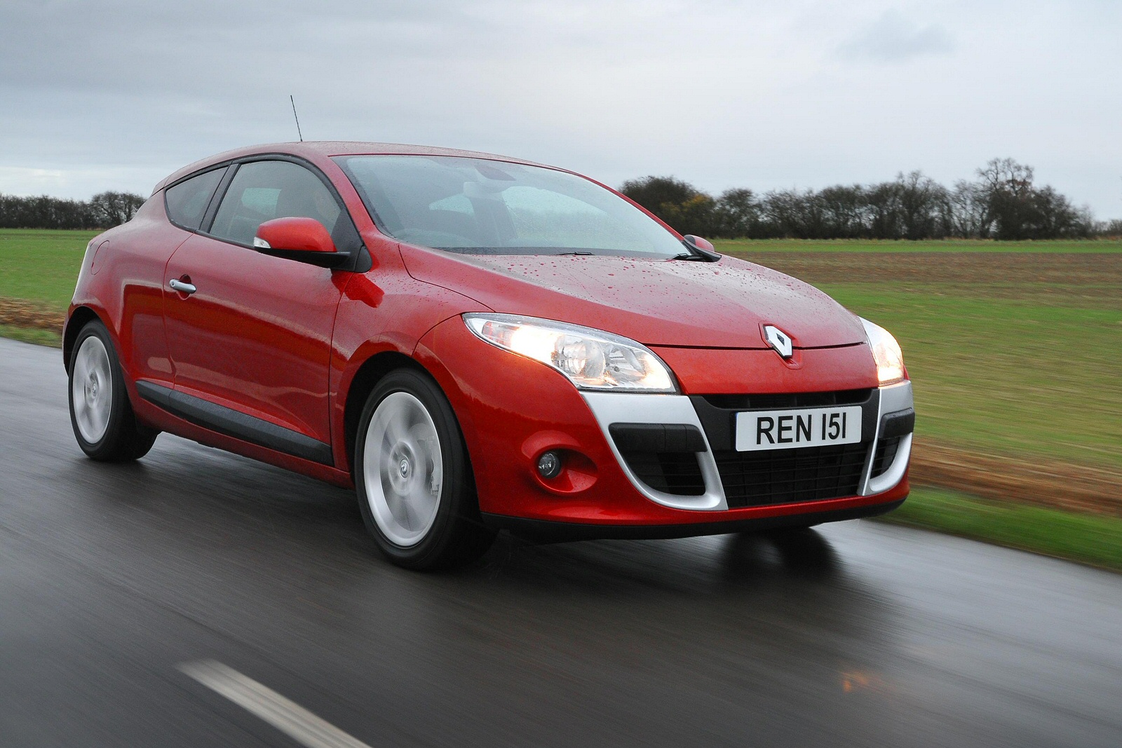 Used Renault Megane Coupe (2008 - 2012) + Guide - Image 1