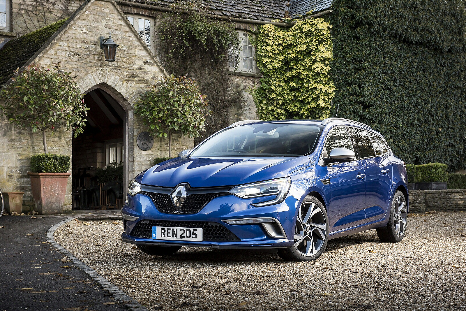 Used Renault Megane Sport Tourer (2016 - 2022) + Guide - Image 1
