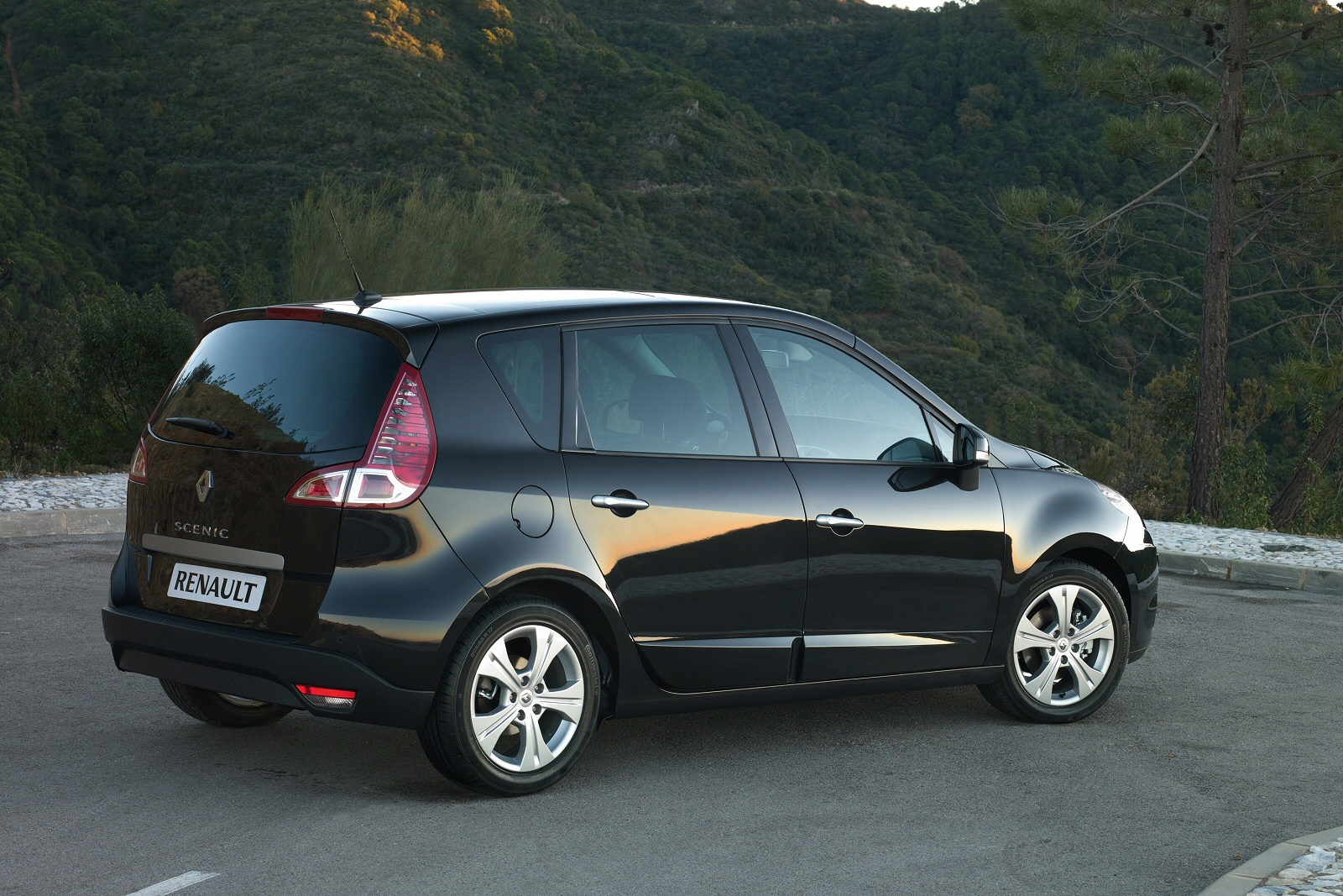 Used Renault Scenic (2009 - 2012) + Guide - Image 1