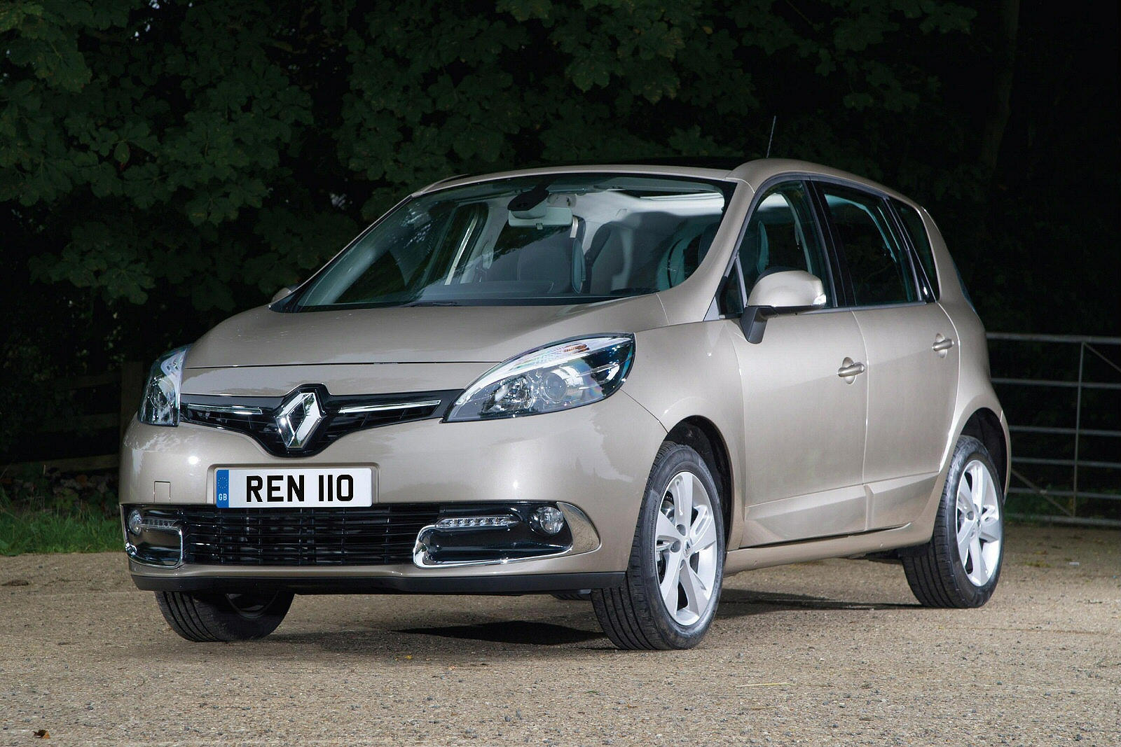 Used Renault Scenic (2013 - 2016) + Guide - Image 1