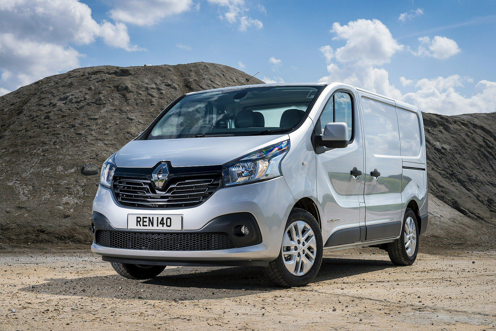 Used Renault Trafic van (2014-2019) + Guide - Image 1