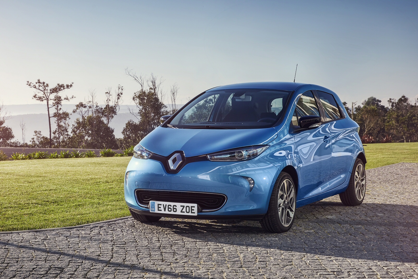 Used Renault ZOE (2013 - 2019) + Guide - Image 1