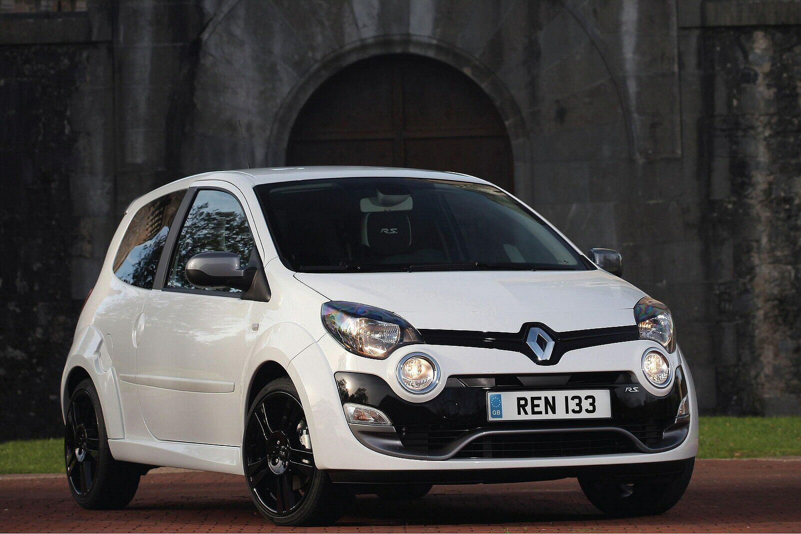 Used Renault Twingo Renaultsport 133 (2012 - 2013) + Guide - Image 1