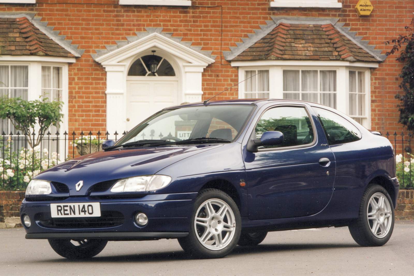 Used Renault Megane Coupe (1996 - 2003) + Guide - Image 1