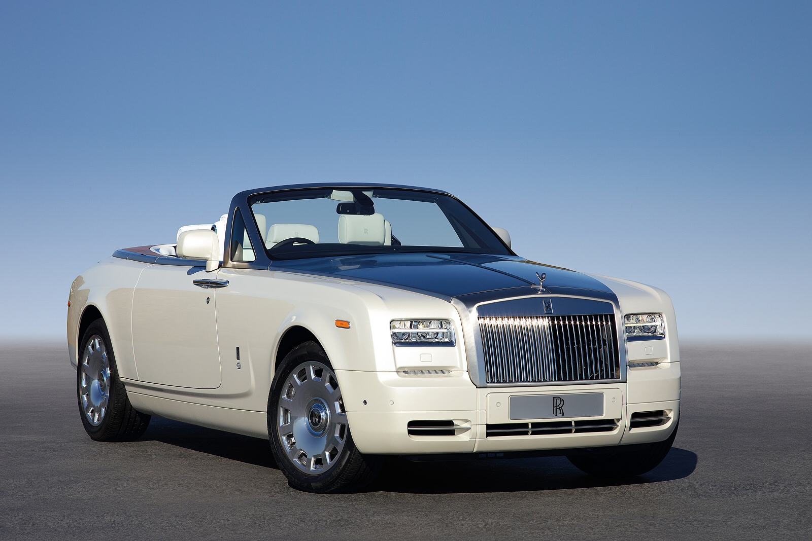 Used Rolls-Royce Phantom Drophead Coupe (2007 - 2016) + Guide - Image 1