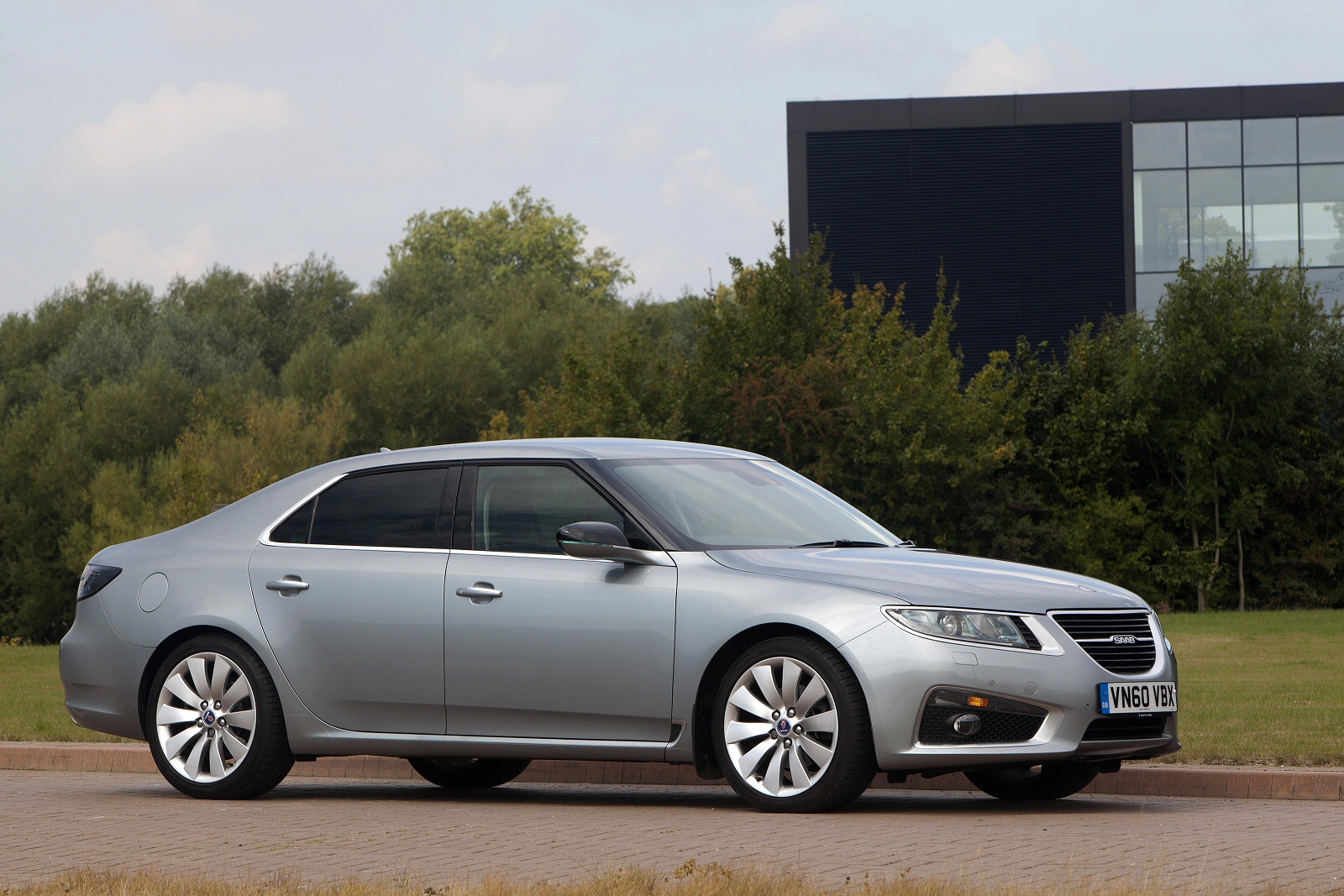 Used Saab 9-5 (2010 - 2012) + Guide - Image 1