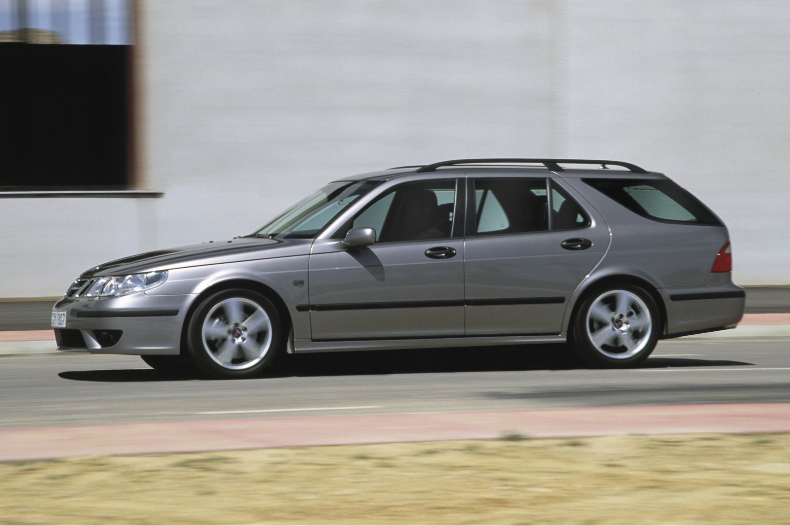 Used Saab 9-5 Estate (1998 - 2010) + Guide - Image 1