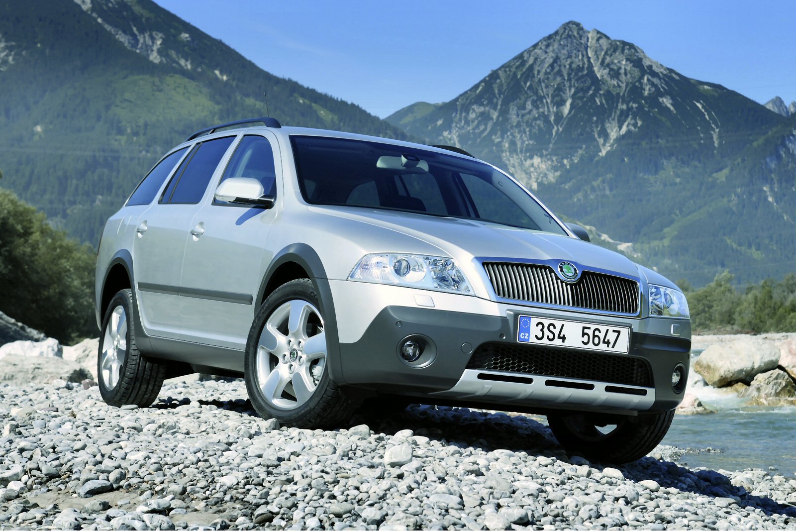 Used Skoda Octavia Scout (2007 - 2009) + Guide - Image 1