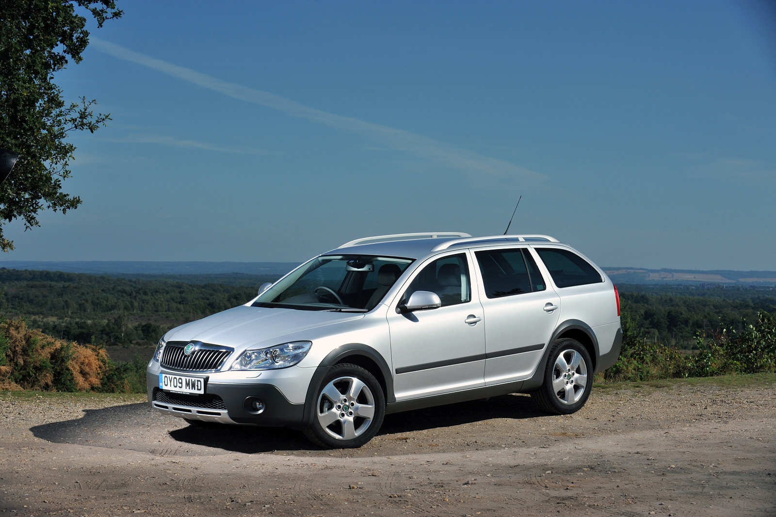 Used Skoda Octavia Scout (2009 - 2013) + Guide - Image 1