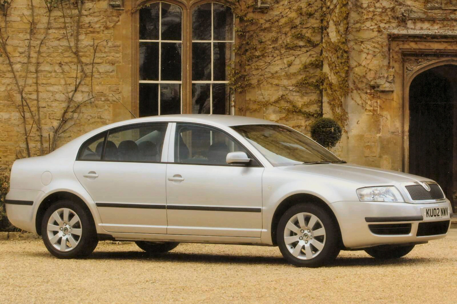 Used Skoda Superb (2002-2008) + Guide - Image 1