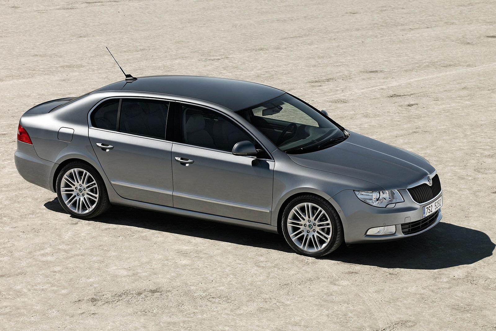Used Skoda Superb (2008-2013) + Guide - Image 1