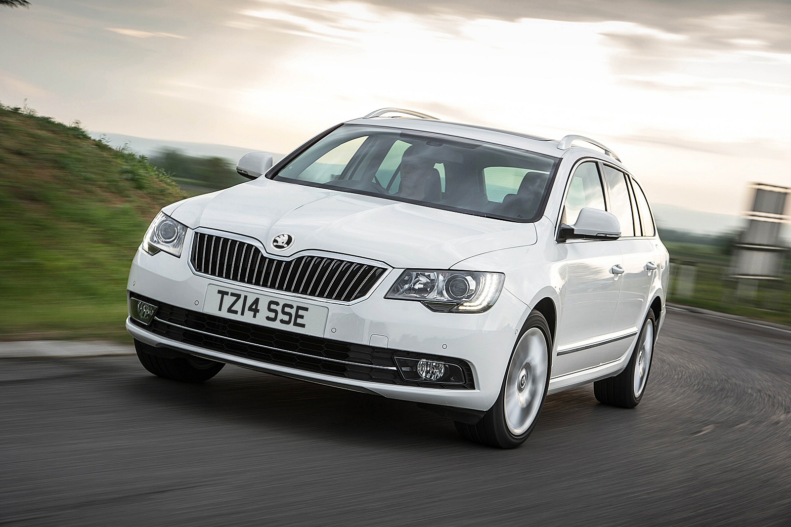 Used Skoda Superb (2013 - 2015) + Guide - Image 1