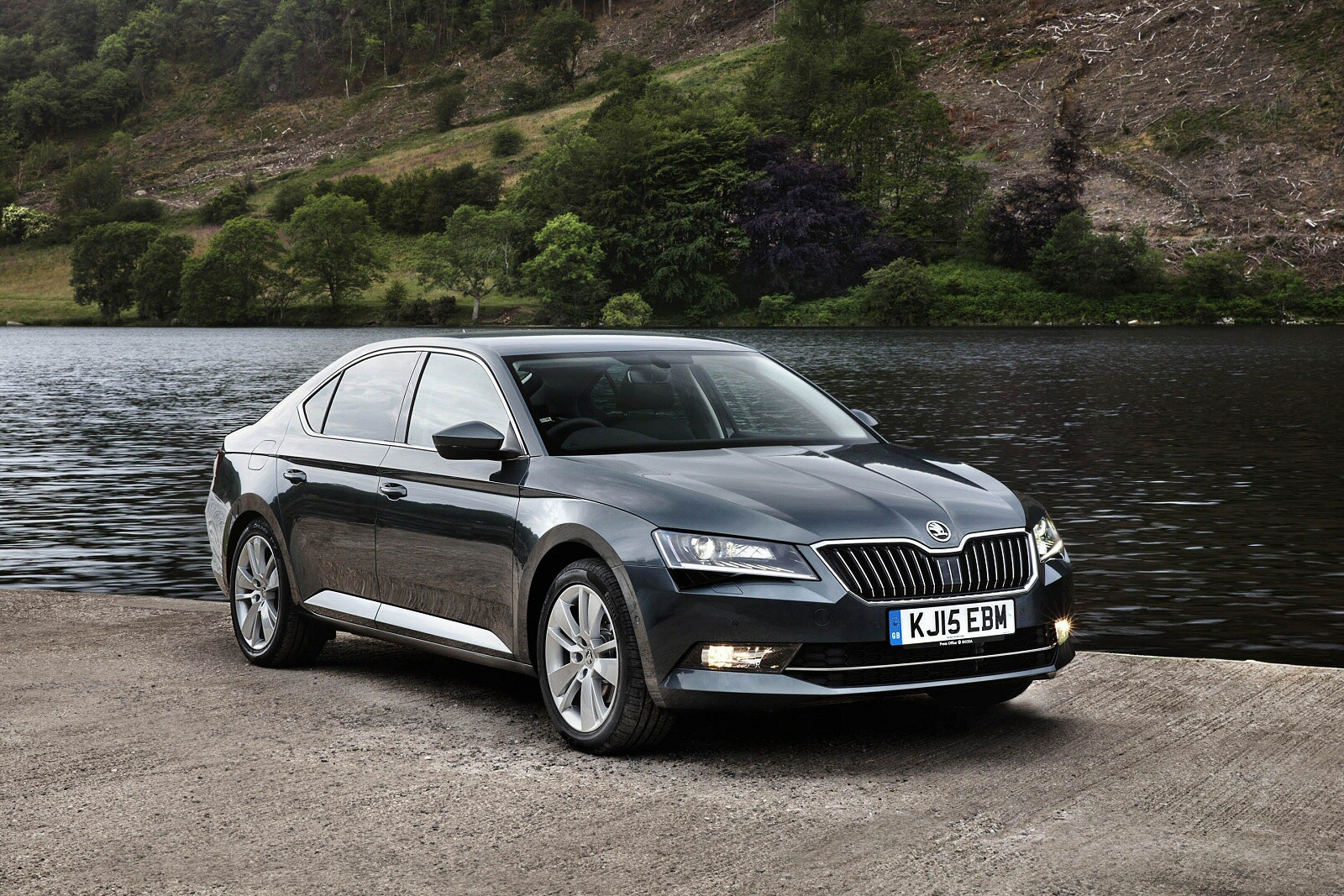 Used Skoda Superb (2015 - 2019) + Guide - Image 1