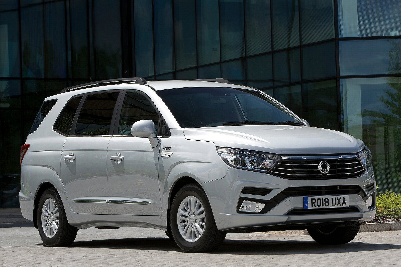 Used SsangYong Turismo (2015 - 2019) + Guide - Image 1