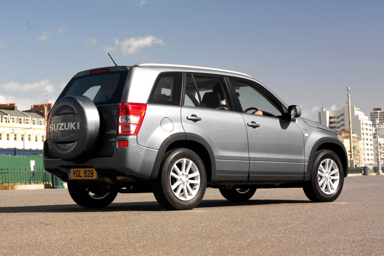 Used Suzuki Grand Vitara (2005 - 2009) + Guide - Image 1