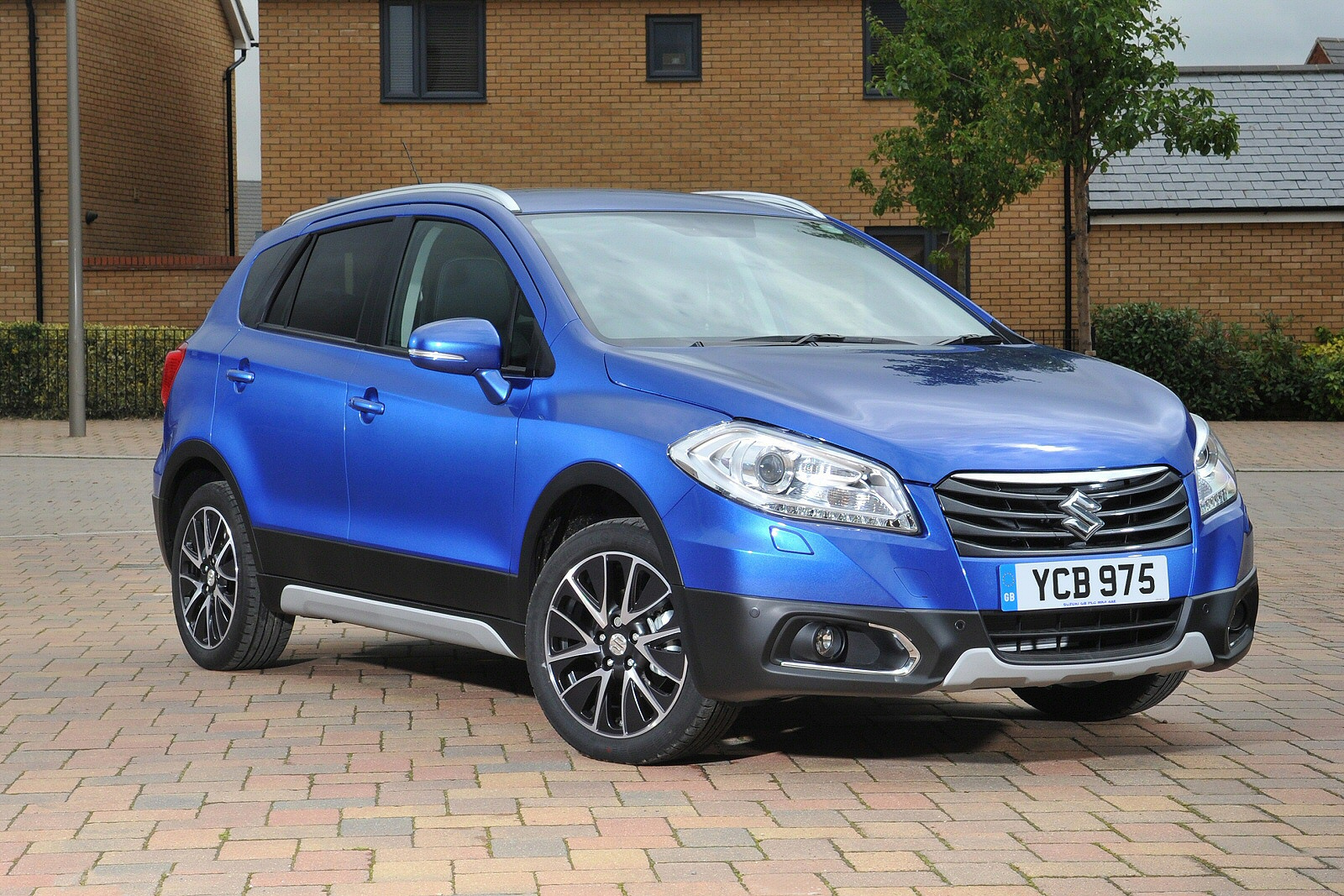 Used Suzuki SX4 S-Cross (2013 - 2016) + Guide - Image 1