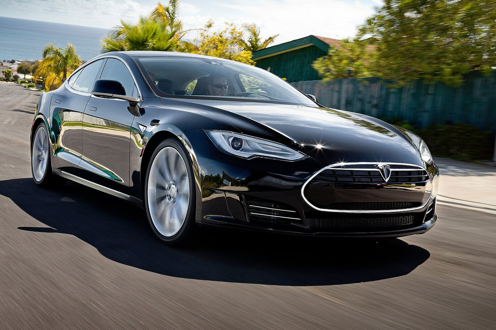 Used Tesla Model S (2013 - 2021) + Guide - Image 1