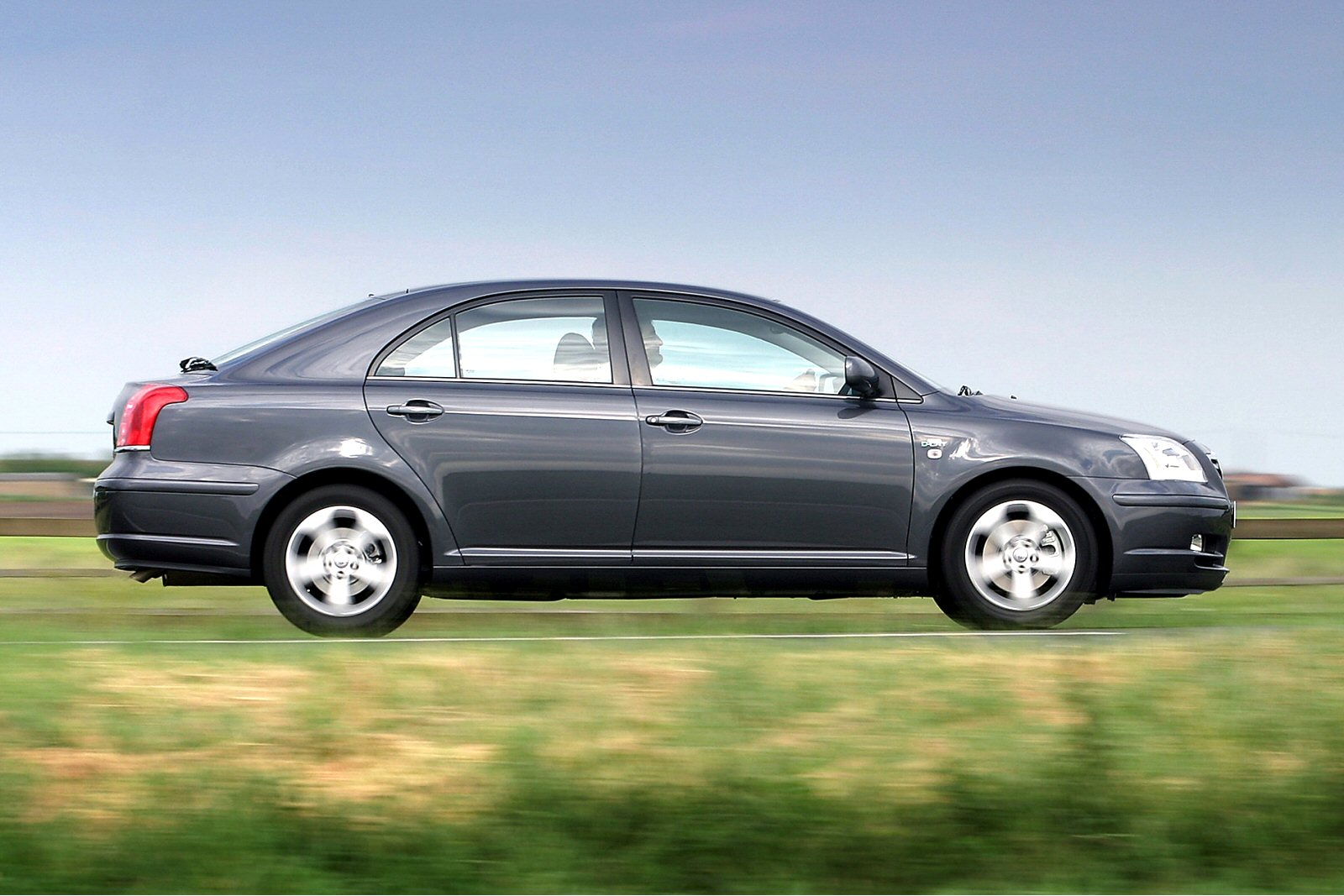 Used Toyota Avensis (2003 - 2009) + Guide - Image 1