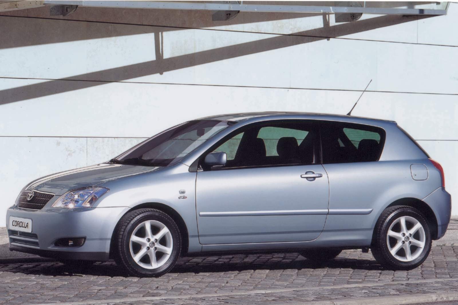 Used Toyota Corolla (2001 - 2007) + Guide - Image 1