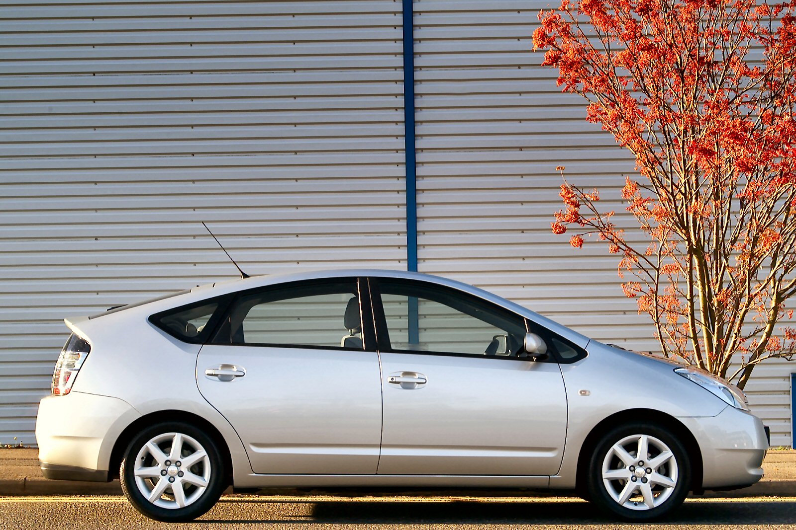Used Toyota Prius [XW20] (2003 - 2009) + Guide - Image 1