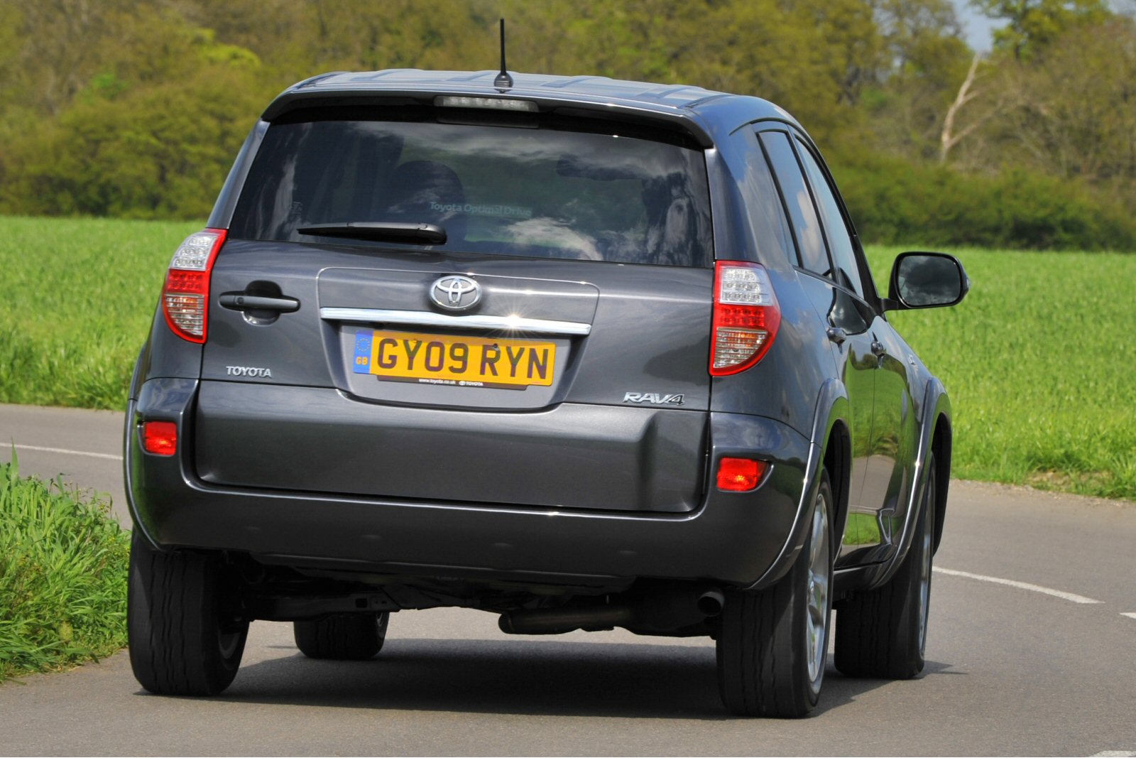 Used Toyota RAV4 (2006 - 2010) + Guide - Image 1