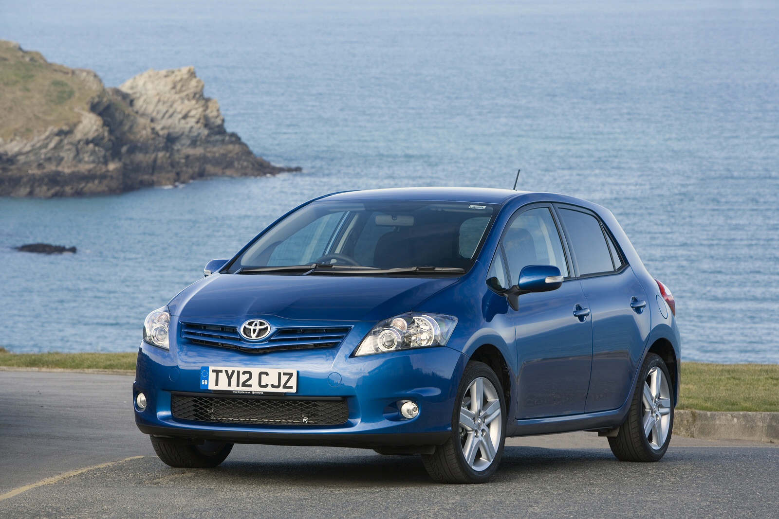 Used Toyota Auris (2010 - 2013) + Guide - Image 1