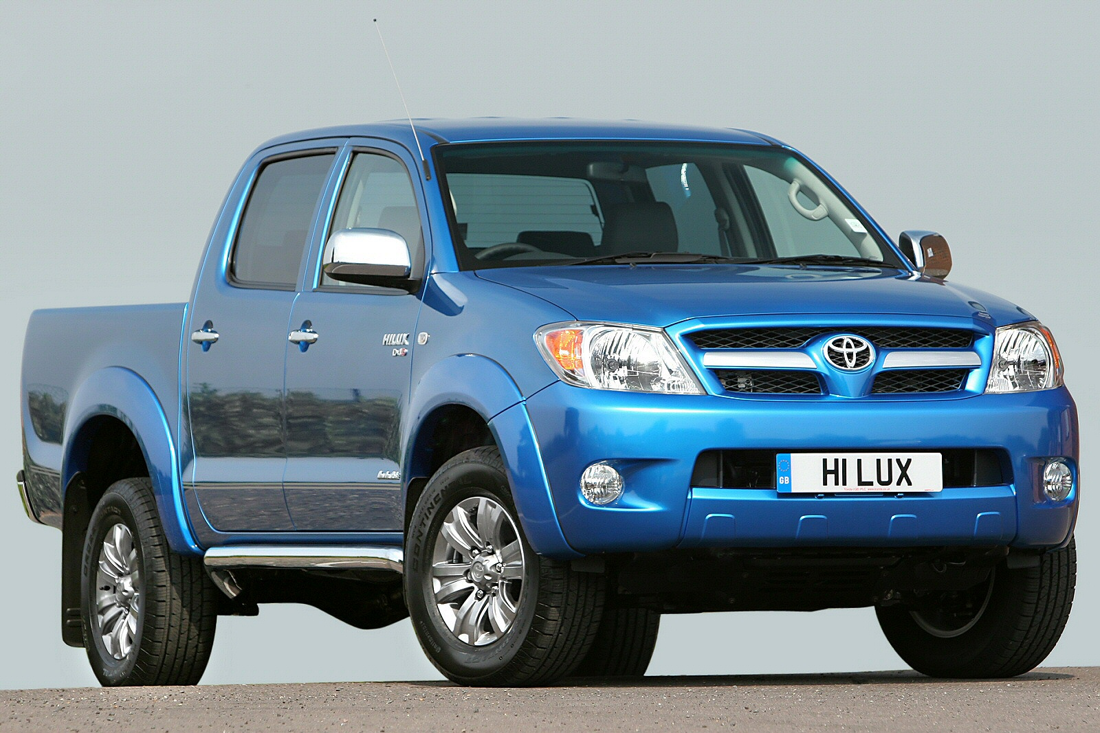 Used Toyota Hilux (2005 - 2012) + Guide - Image 1
