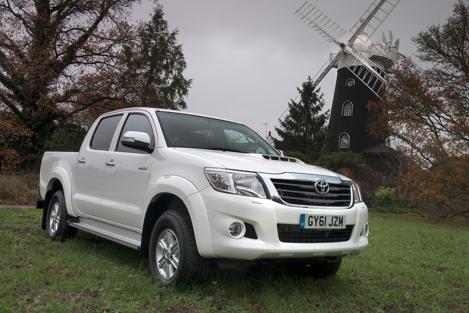 Used Toyota Hilux (2012 - 2016) + Guide - Image 1
