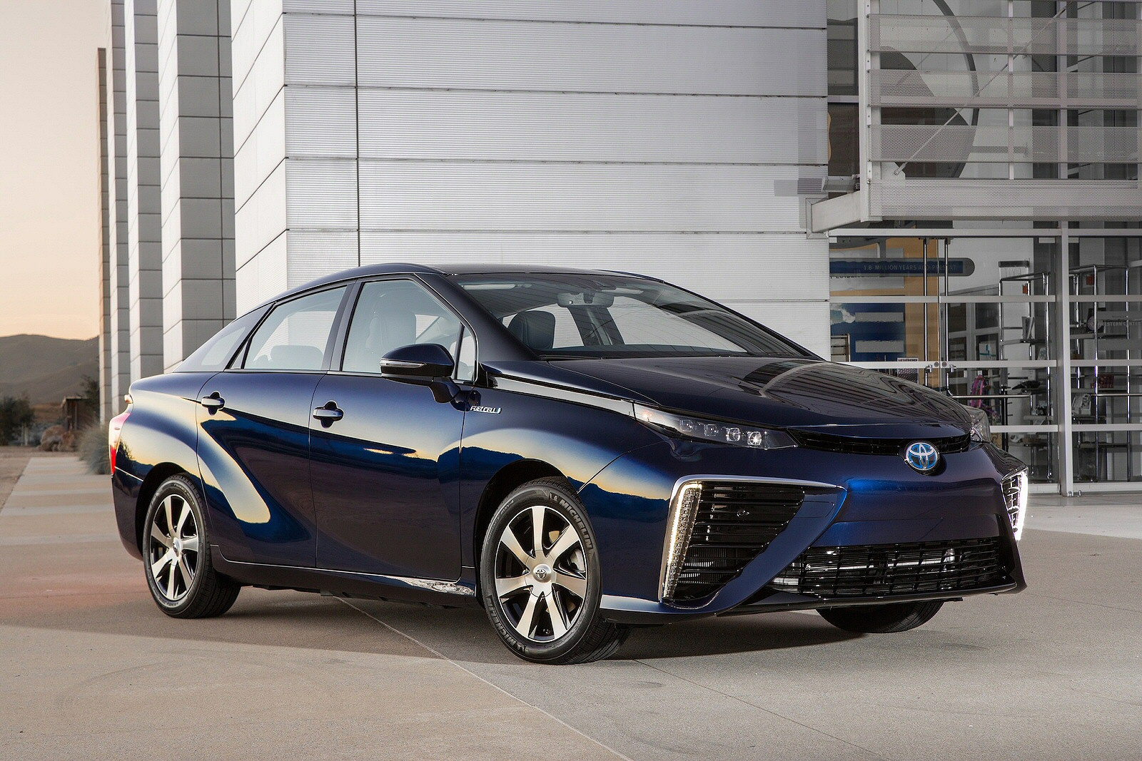 Used Toyota Mirai (2015 - 2021) + Guide - Image 1
