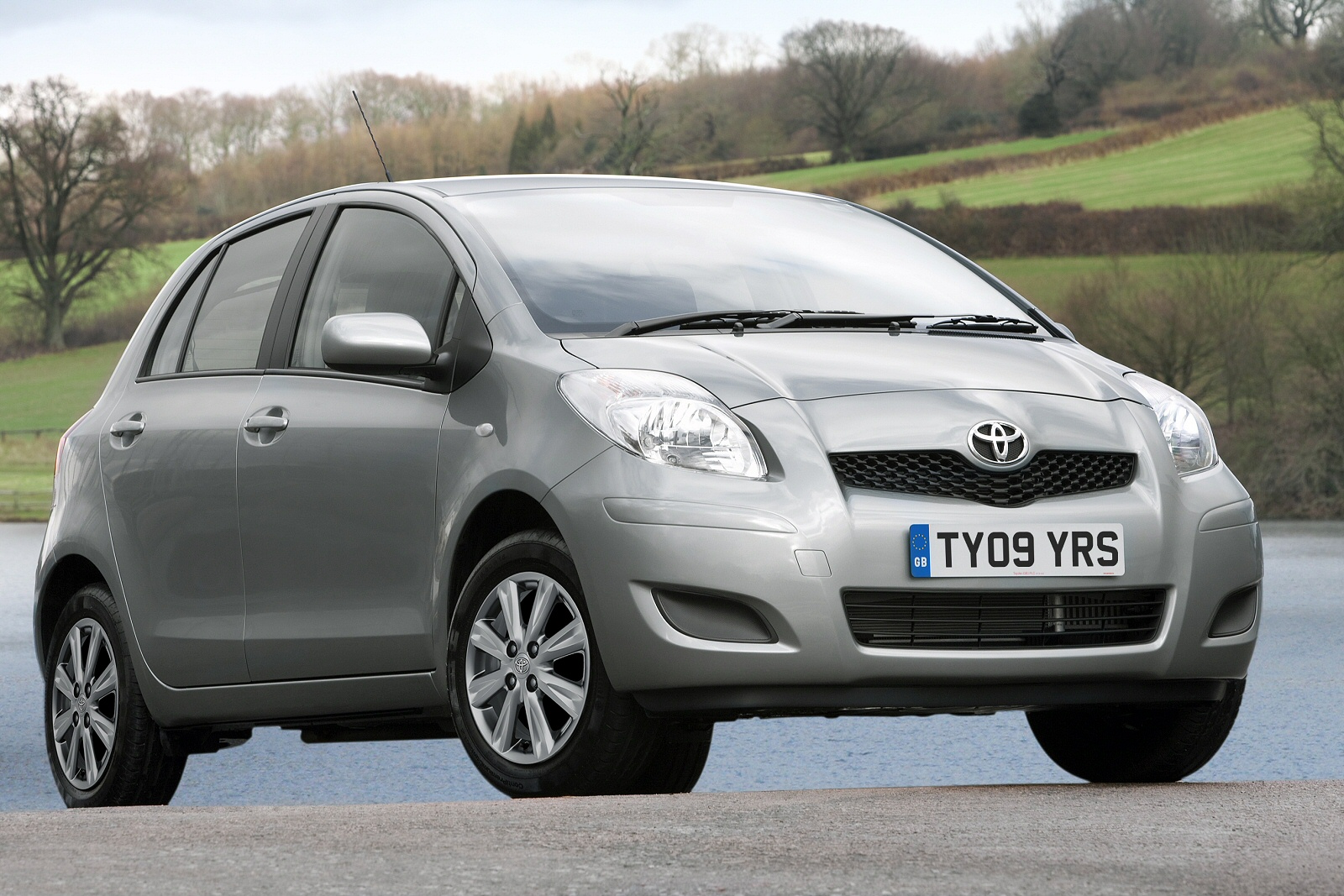 Used Toyota Yaris (2009 - 2011) + Guide - Image 1