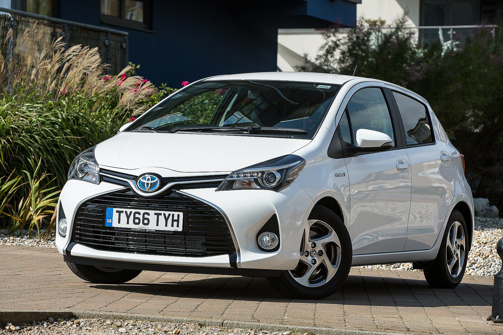 Used Toyota Yaris Hybrid (2014 - 2017) + Guide - Image 1