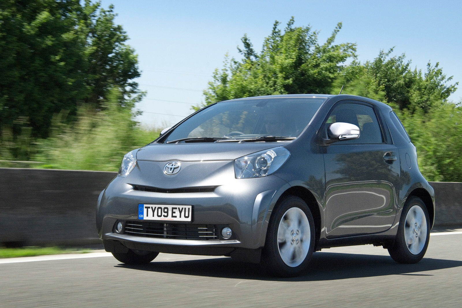 Used Toyota iQ (2009 - 2014) + Guide - Image 1
