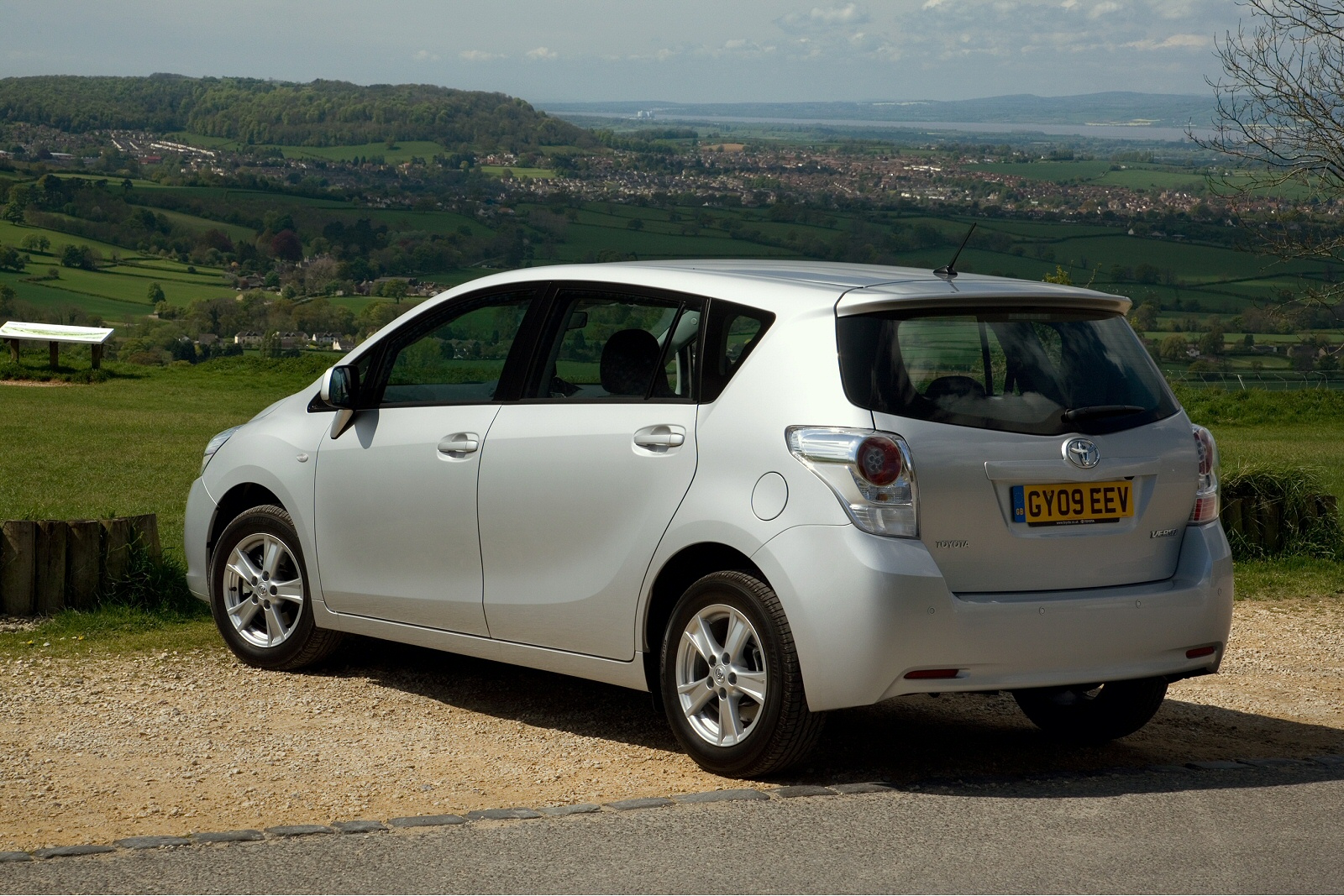 Used Toyota Verso (2009 - 2013) + Guide - Image 1