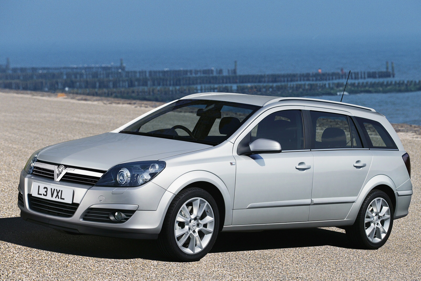 Used Vauxhall Astra Estate (2004 - 2009) + Guide - Image 1