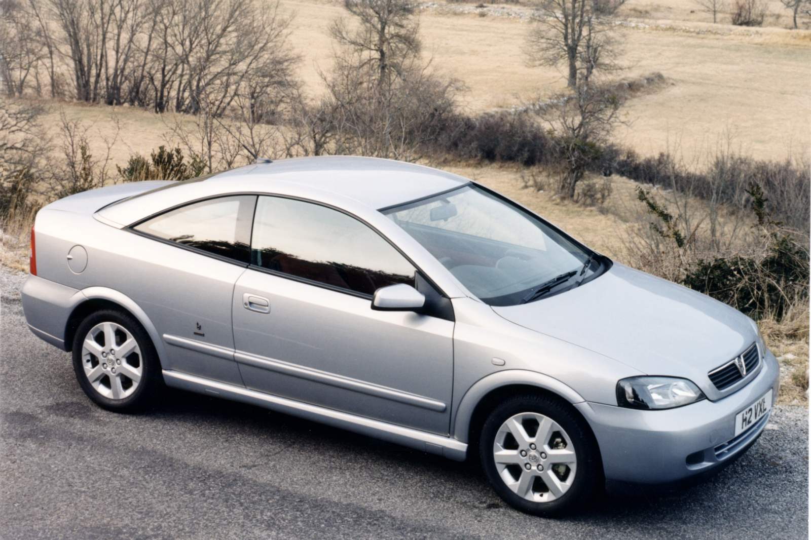 Used Vauxhall Astra Coupe (2000 - 2005) + Guide - Image 1