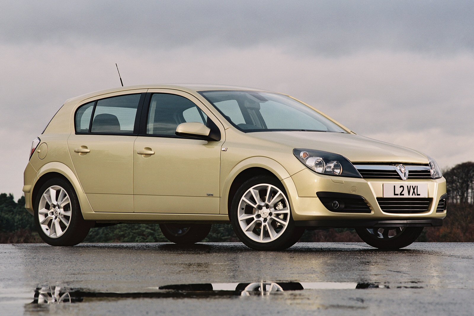 Used Vauxhall Astra (2004 - 2009) + Guide - Image 1