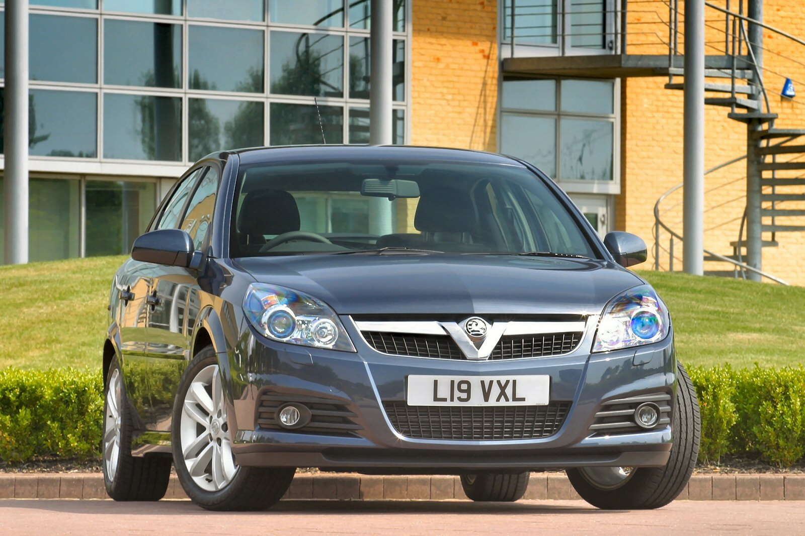 Used Vauxhall Vectra (2005 - 2008) + Guide - Image 1