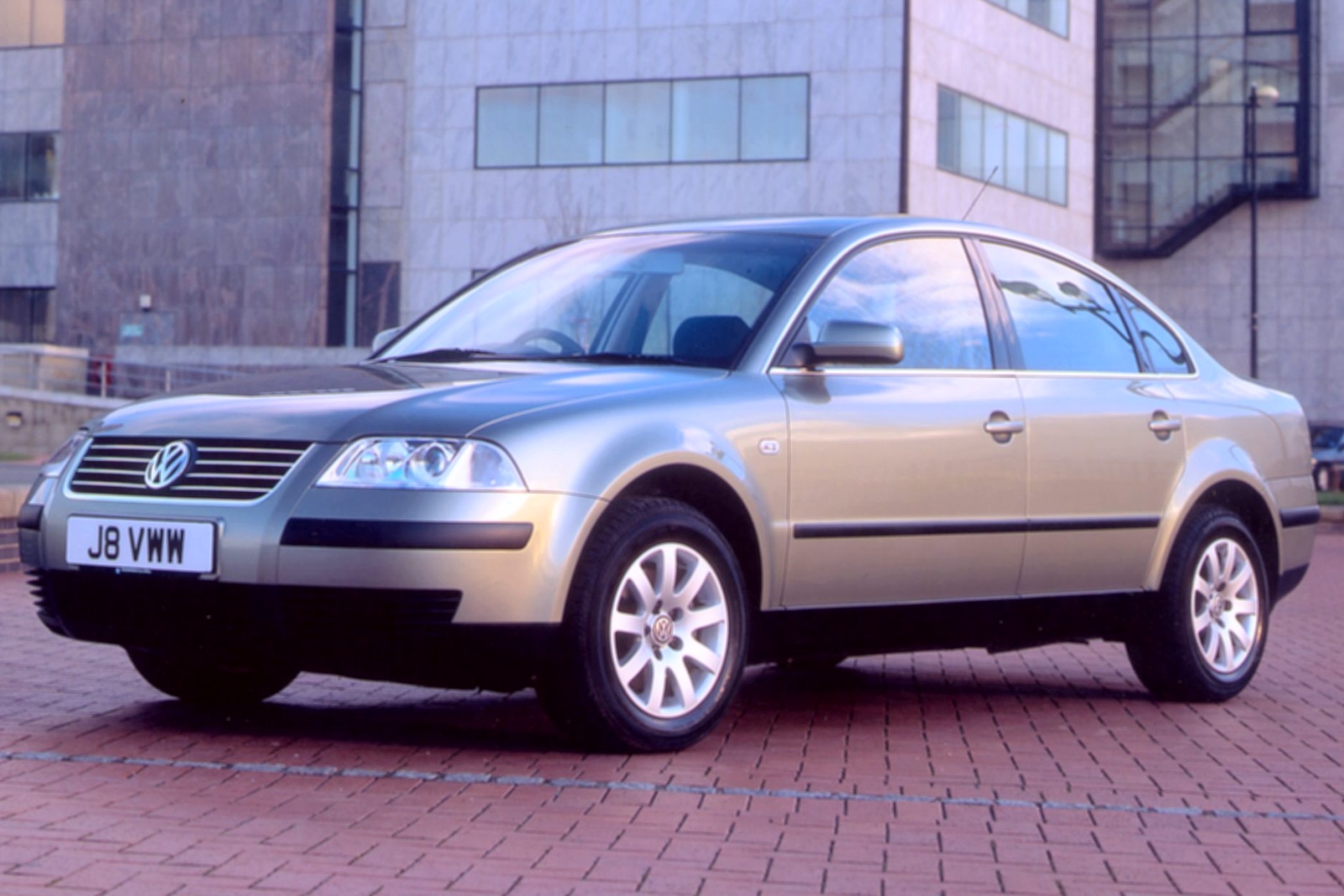 Used Volkswagen Passat (2000 - 2005) + Guide - Image 1