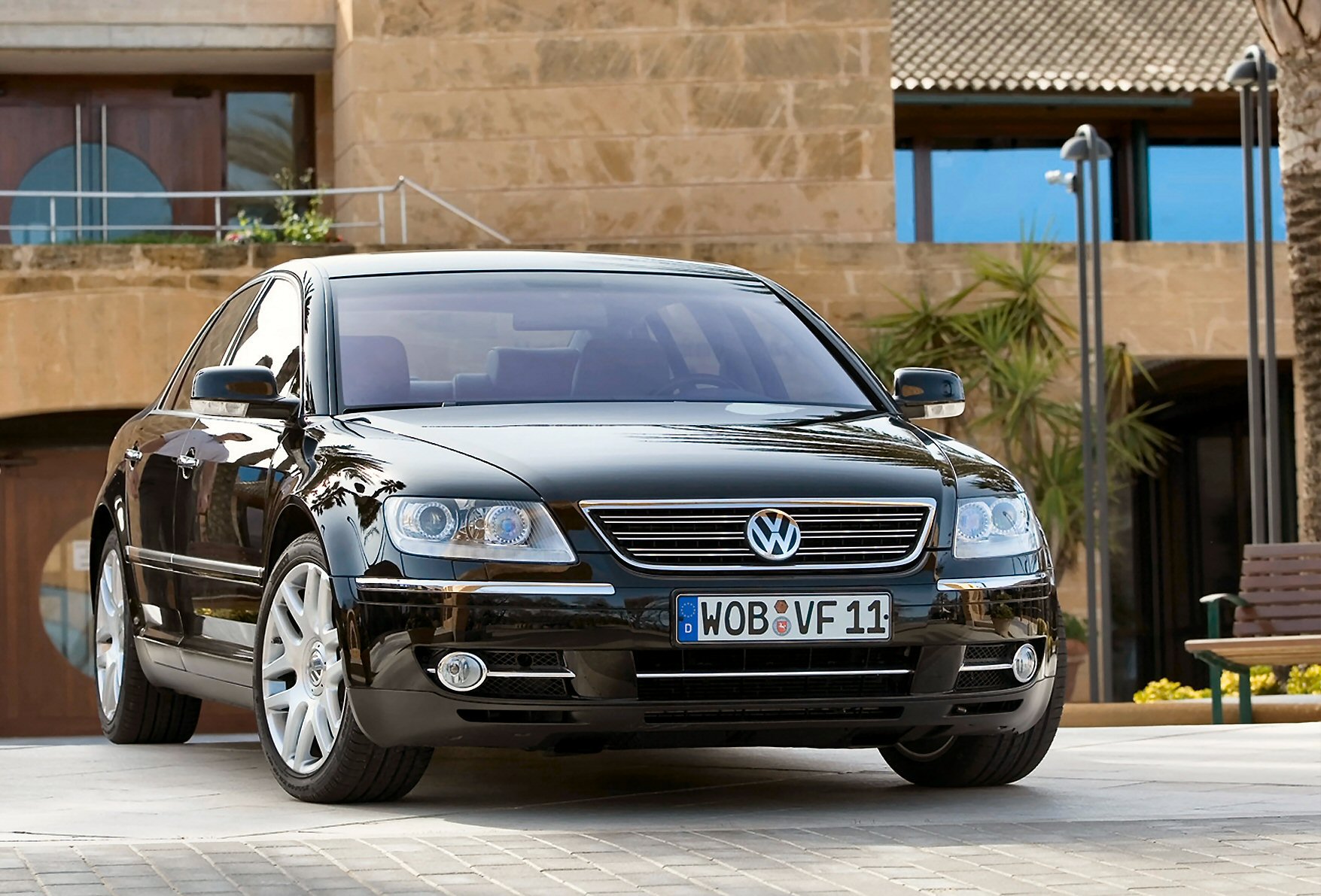 Used Volkswagen Phaeton (2003 - 2010) + Guide - Image 1