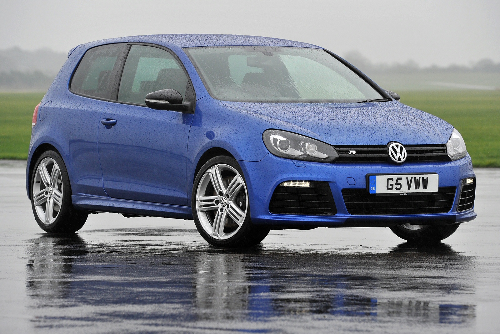 Used Volkswagen Golf R (2009 - 2012) + Guide - Image 1
