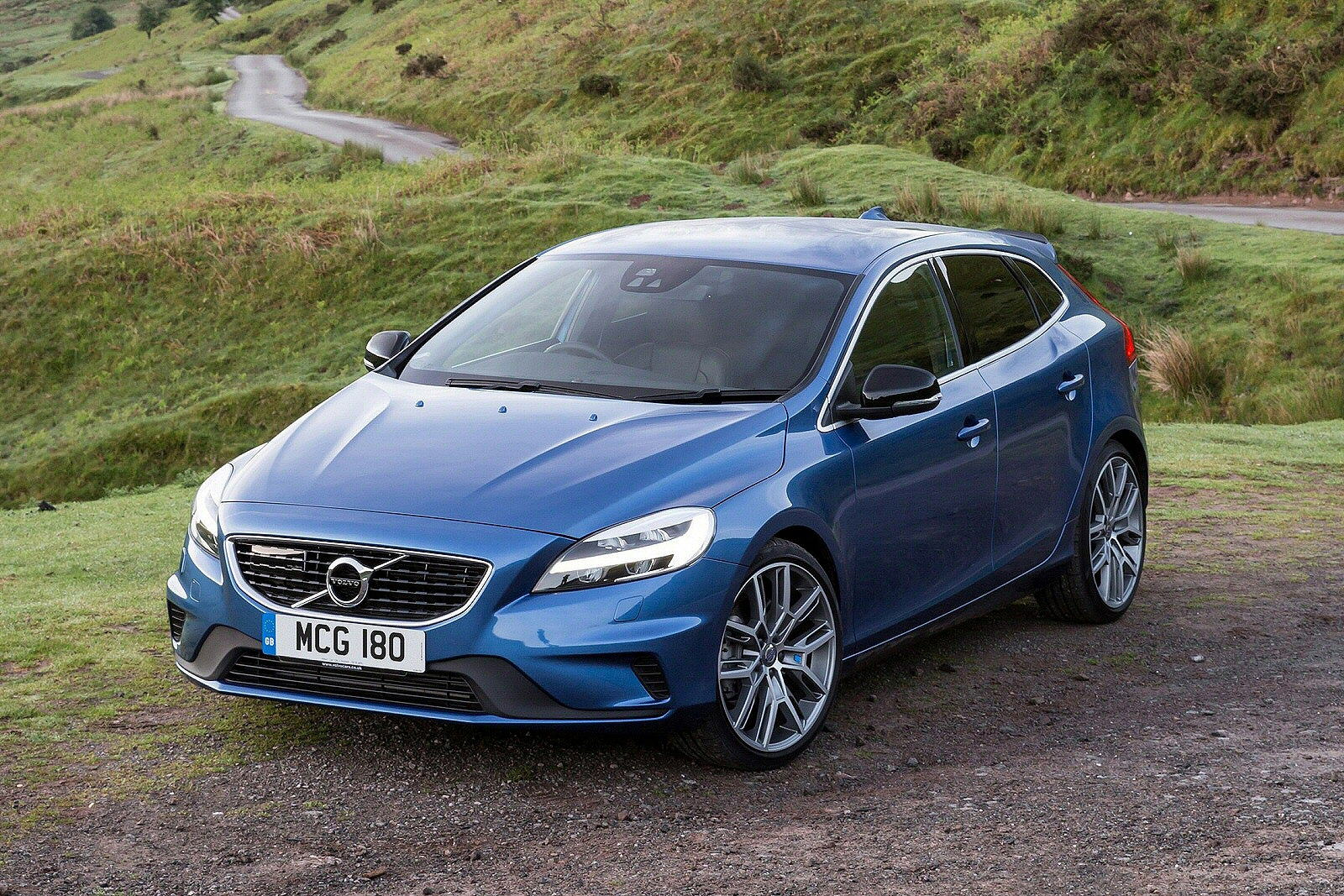 Used Volvo V40 (2016 - 2020) + Guide - Image 1