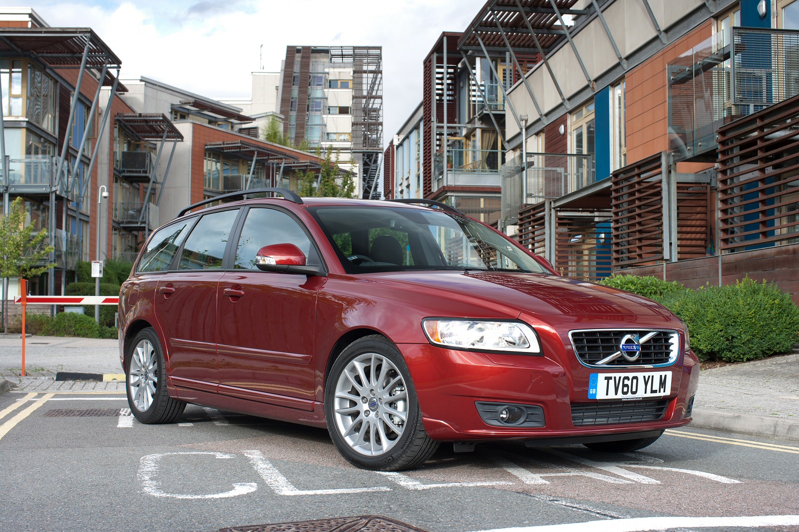 Used Volvo V50 (2004-2012) + Guide - Image 1