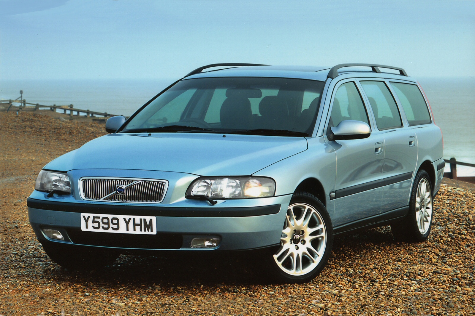 Used Volvo V70 (2000 - 2007) + Guide - Image 1