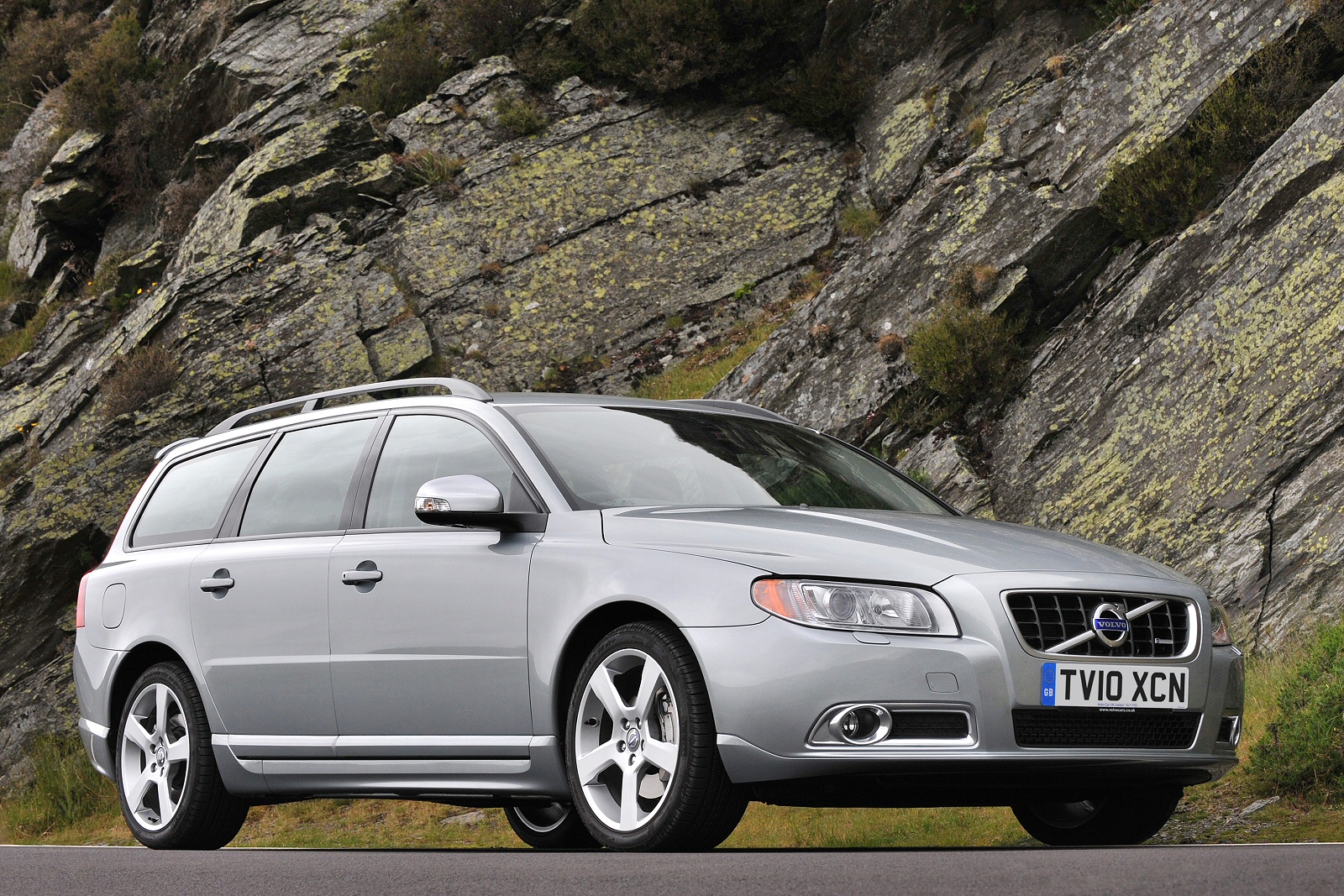 Used Volvo V70 (2010 - 2013) + Guide - Image 1