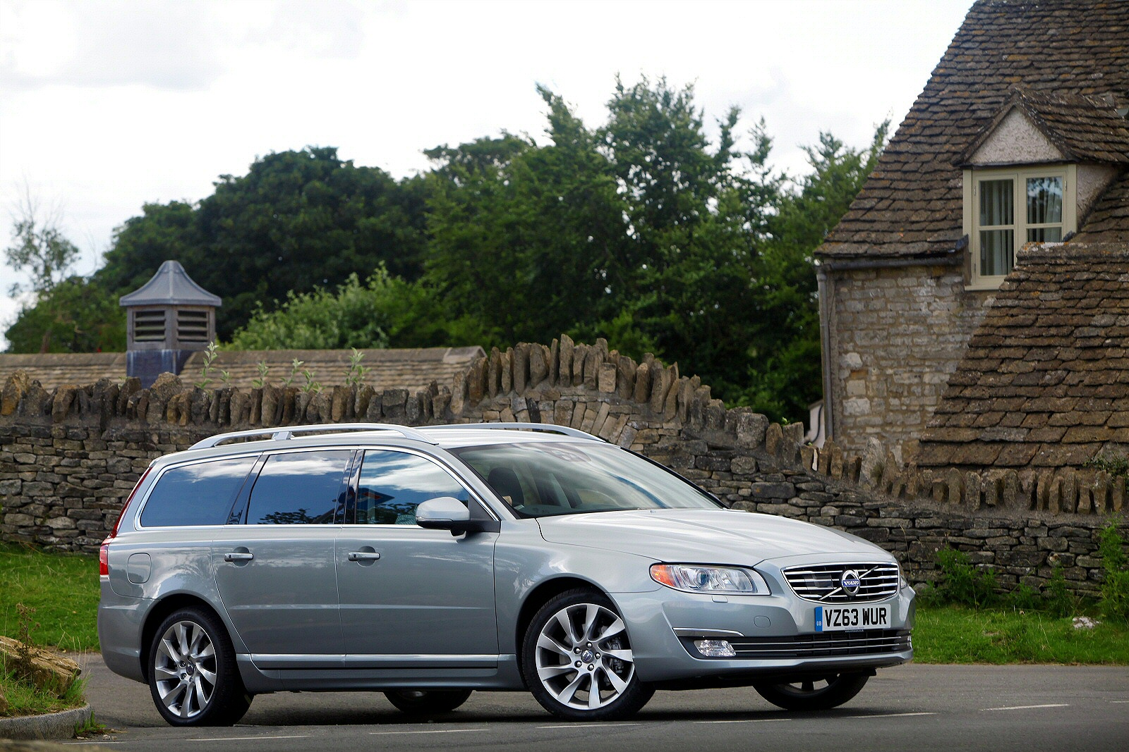 Used Volvo V70 (2013 - 2016) + Guide - Image 1